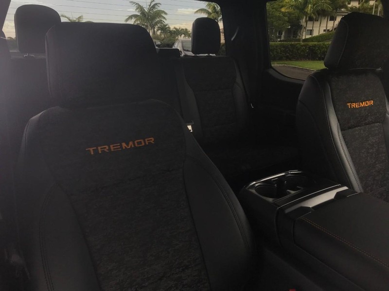 Ford F-150 Vehicle Full-screen Gallery Image 12