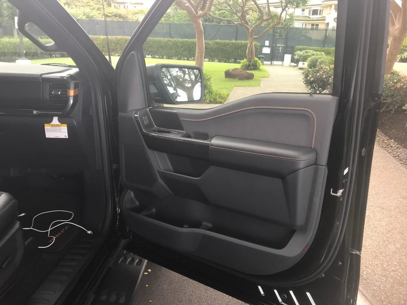 Ford F-150 Vehicle Full-screen Gallery Image 13