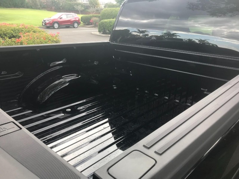 Ford F-150 Vehicle Full-screen Gallery Image 23