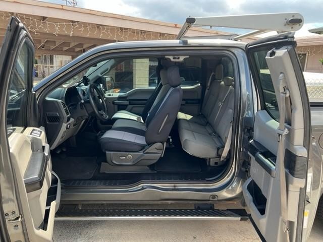 Ford F-150 Vehicle Full-screen Gallery Image 2