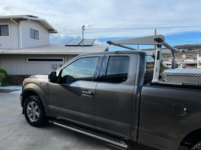 Ford F-150 Vehicle Full-screen Gallery Image 3
