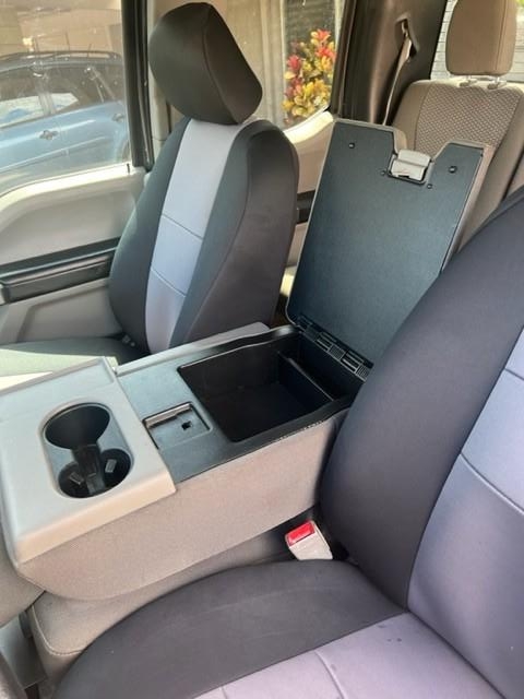 Ford F-150 Vehicle Full-screen Gallery Image 12