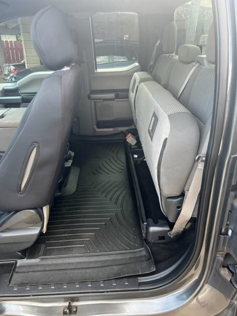 Ford F-150 Vehicle Full-screen Gallery Image 14