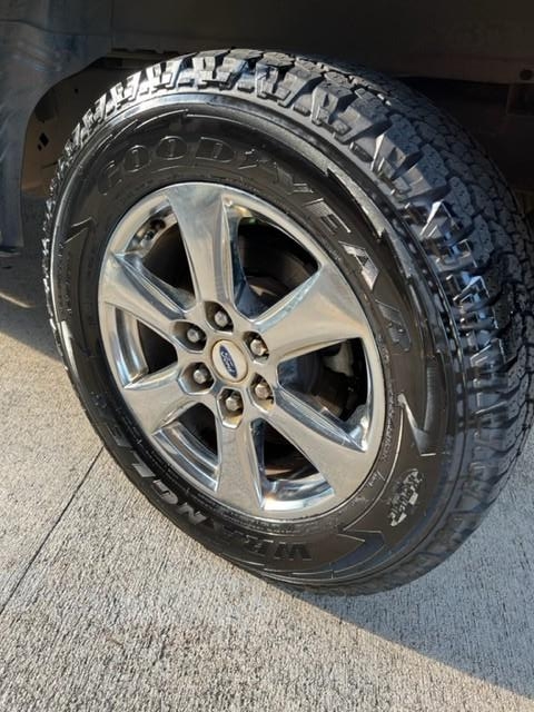 Ford F-150 Vehicle Full-screen Gallery Image 15