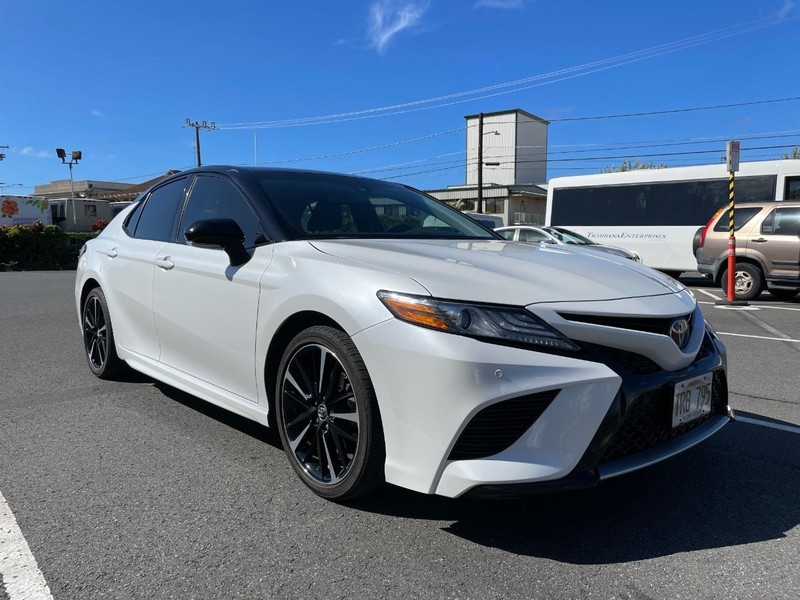 Toyota Camry Vehicle Full-screen Gallery Image 3