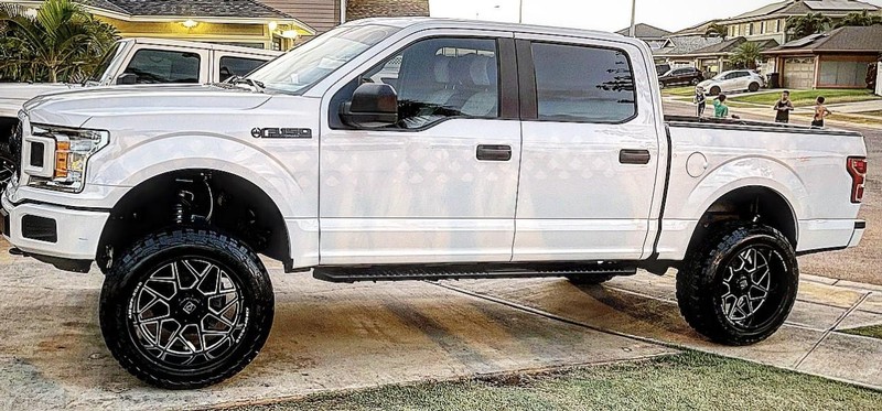 Ford F-150 Vehicle Full-screen Gallery Image 2