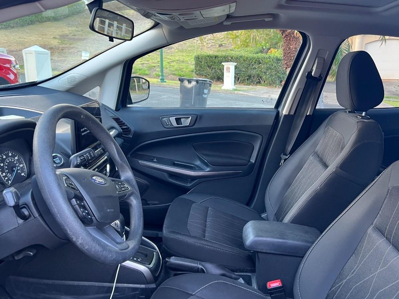 Ford EcoSport Vehicle Full-screen Gallery Image 4