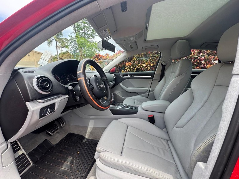 Audi A3 Vehicle Full-screen Gallery Image 5