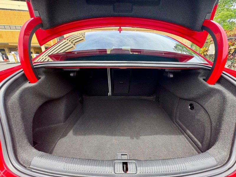 Audi A3 Vehicle Full-screen Gallery Image 7