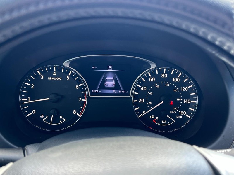 Nissan Altima Vehicle Full-screen Gallery Image 10