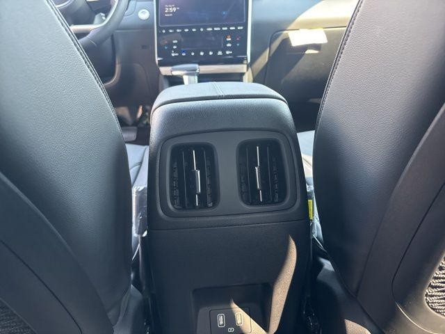 Hyundai Santa Cruz Vehicle Full-screen Gallery Image 24