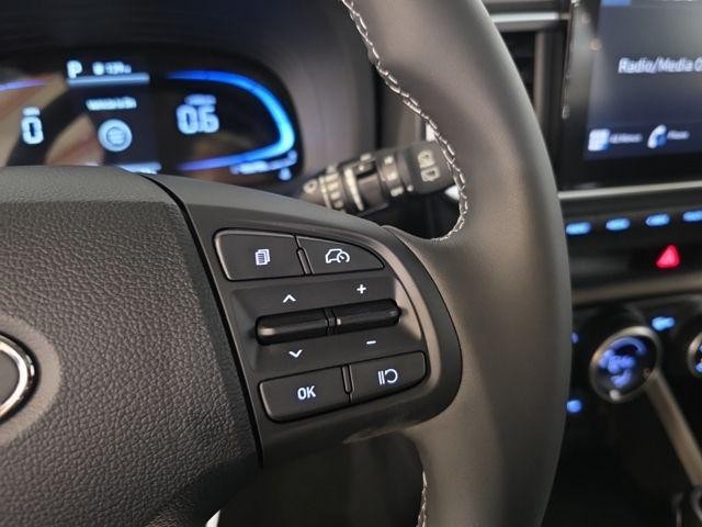 Hyundai Venue Vehicle Full-screen Gallery Image 11