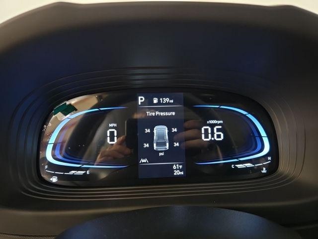 Hyundai Venue Vehicle Full-screen Gallery Image 13