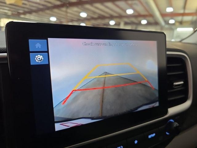 Hyundai Venue Vehicle Full-screen Gallery Image 15