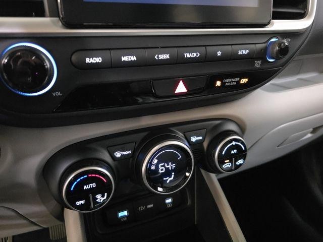 Hyundai Venue Vehicle Full-screen Gallery Image 16