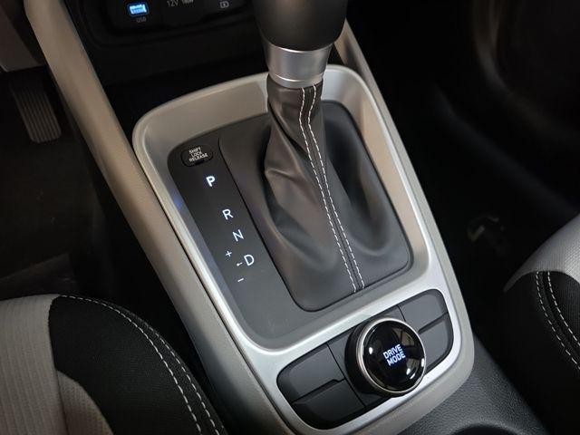 Hyundai Venue Vehicle Full-screen Gallery Image 17