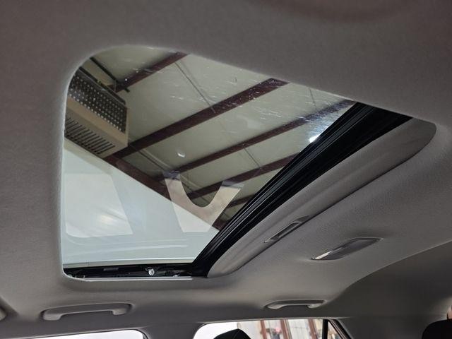 Hyundai Venue Vehicle Full-screen Gallery Image 19