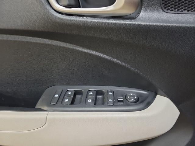 Hyundai Venue Vehicle Full-screen Gallery Image 20