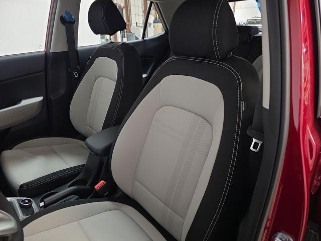 Hyundai Venue Vehicle Full-screen Gallery Image 23