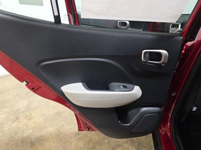 Hyundai Venue Vehicle Full-screen Gallery Image 24