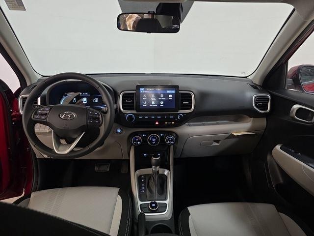 Hyundai Venue Vehicle Full-screen Gallery Image 27
