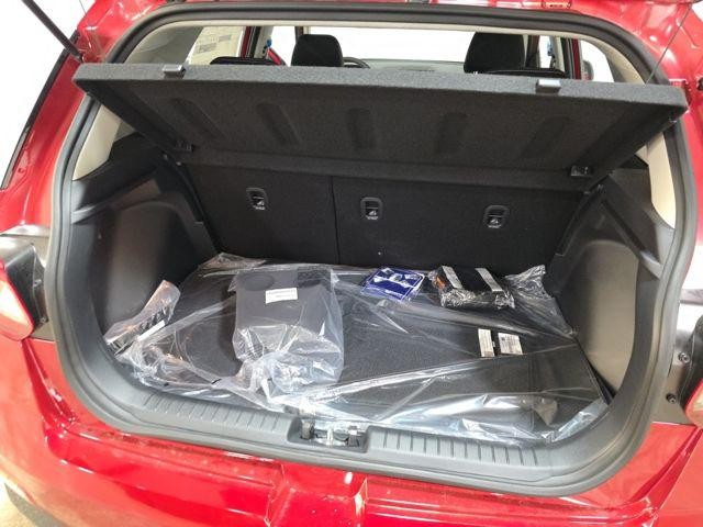 Hyundai Venue Vehicle Full-screen Gallery Image 28