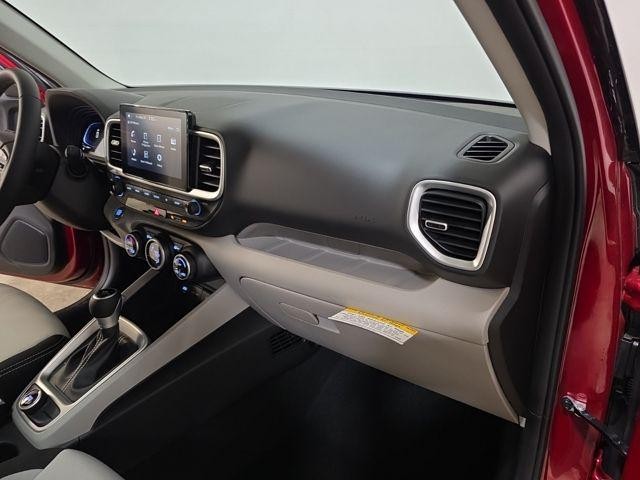 Hyundai Venue Vehicle Full-screen Gallery Image 30