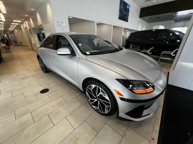 Hyundai IONIQ 6 Vehicle Full-screen Gallery Image 3