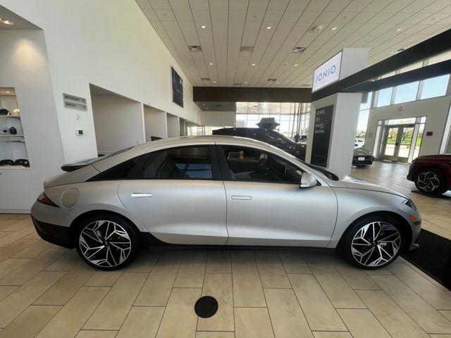 Hyundai IONIQ 6 Vehicle Full-screen Gallery Image 4