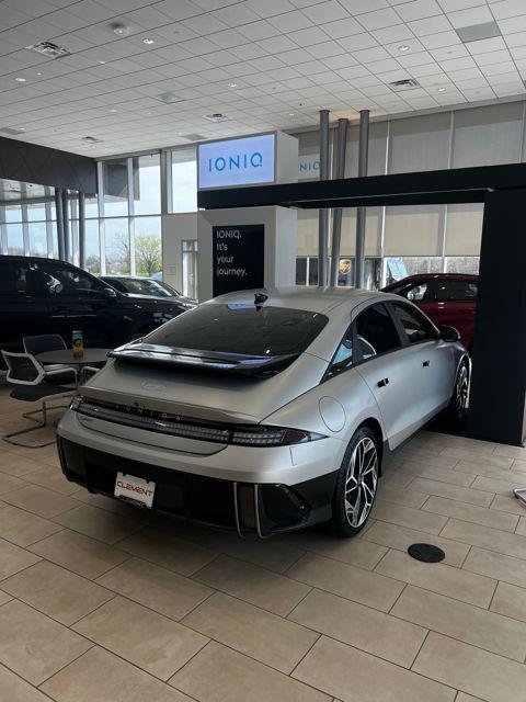 Hyundai IONIQ 6 Vehicle Full-screen Gallery Image 5