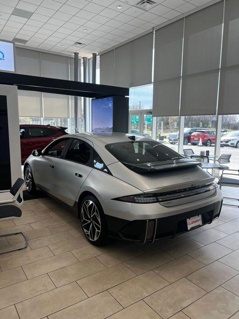 Hyundai IONIQ 6 Vehicle Full-screen Gallery Image 7