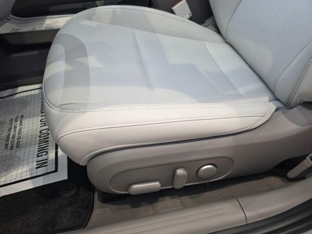 Hyundai IONIQ 6 Vehicle Full-screen Gallery Image 20