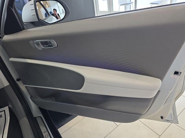 Hyundai IONIQ 6 Vehicle Full-screen Gallery Image 29