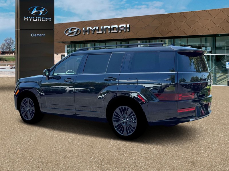 Hyundai Santa Fe Hybrid Vehicle Full-screen Gallery Image 4