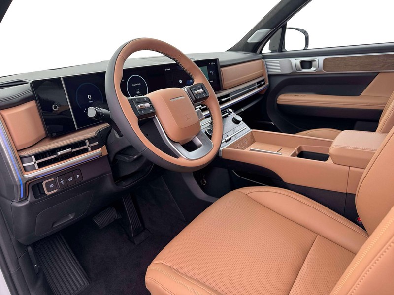 Hyundai Santa Fe Hybrid Vehicle Full-screen Gallery Image 14