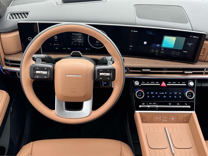 Hyundai Santa Fe Hybrid Vehicle Full-screen Gallery Image 17