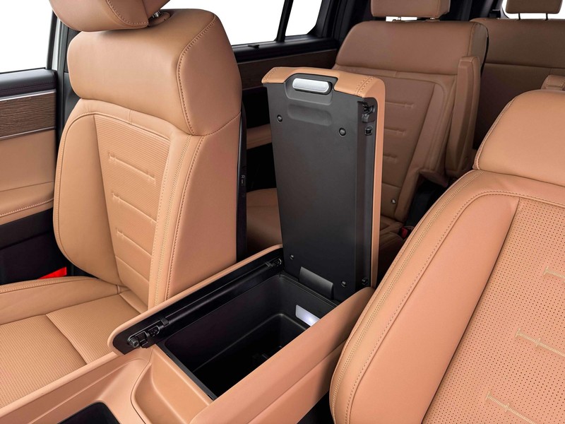 Hyundai Santa Fe Hybrid Vehicle Full-screen Gallery Image 19