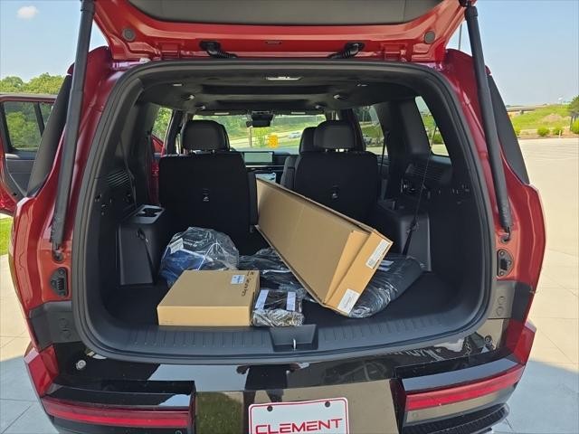 Hyundai Santa Fe Vehicle Full-screen Gallery Image 9