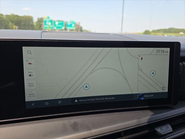 Hyundai Santa Fe Vehicle Full-screen Gallery Image 14