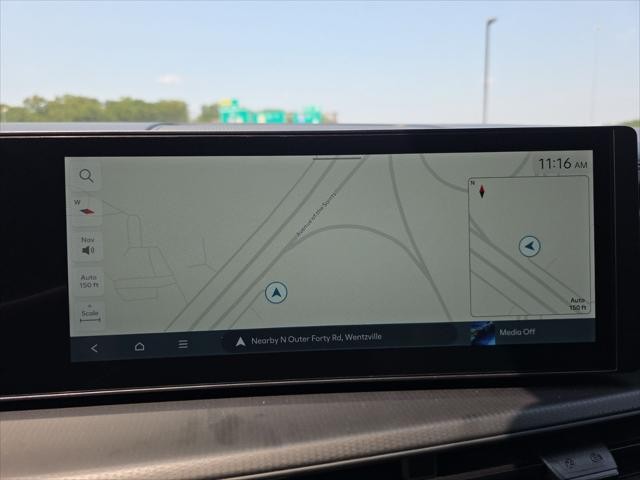 Hyundai Santa Fe Vehicle Full-screen Gallery Image 15