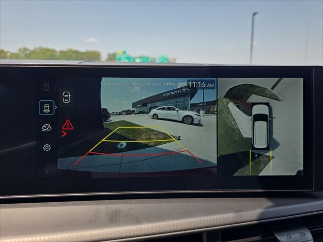 Hyundai Santa Fe Vehicle Full-screen Gallery Image 16