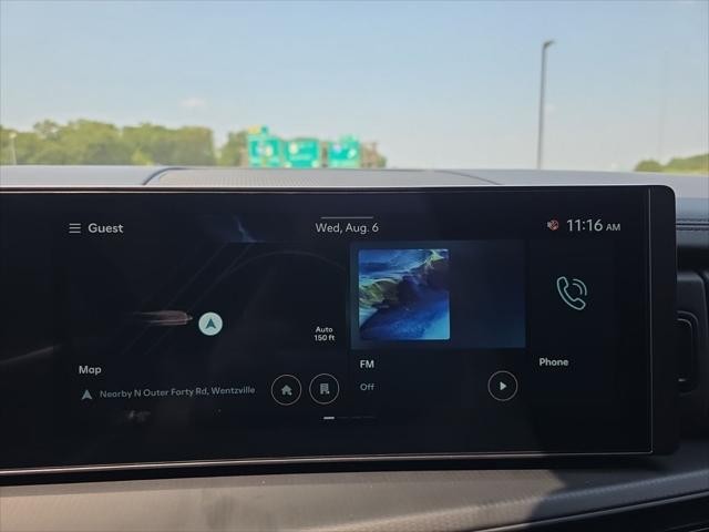 Hyundai Santa Fe Vehicle Full-screen Gallery Image 17