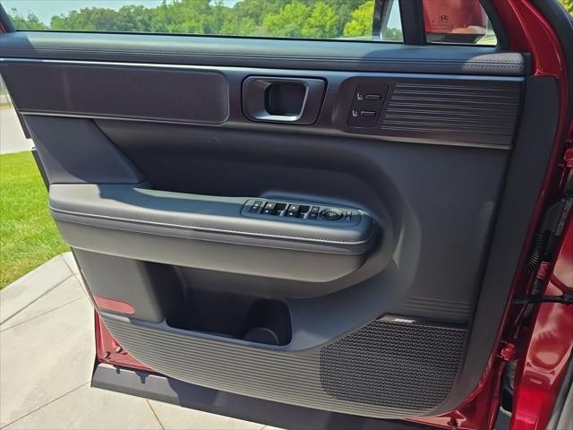 Hyundai Santa Fe Vehicle Full-screen Gallery Image 23