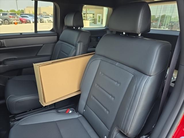 Hyundai Santa Fe Vehicle Full-screen Gallery Image 28