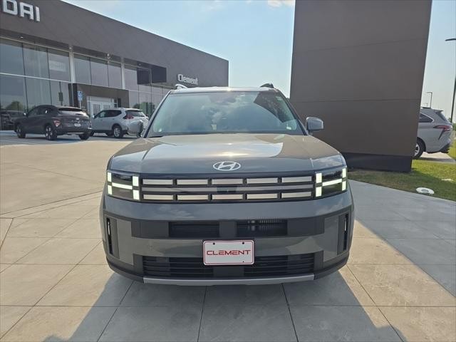 Hyundai Santa Fe Vehicle Full-screen Gallery Image 2