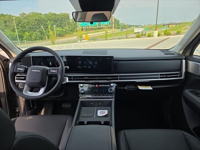 Hyundai Santa Fe Vehicle Full-screen Gallery Image 9