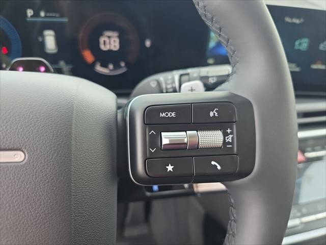 Hyundai Santa Fe Vehicle Full-screen Gallery Image 12