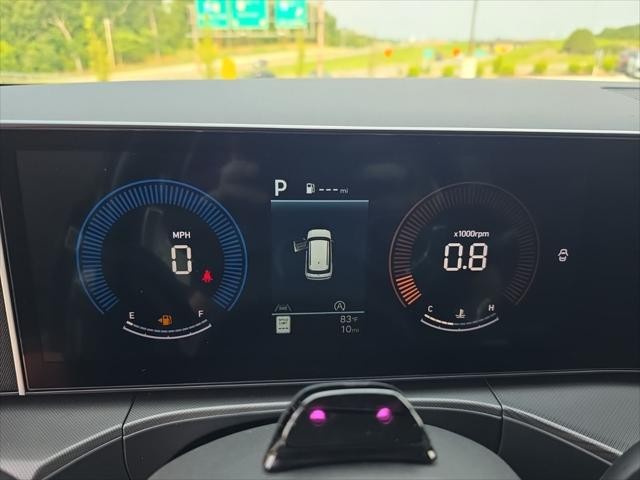 Hyundai Santa Fe Vehicle Full-screen Gallery Image 14