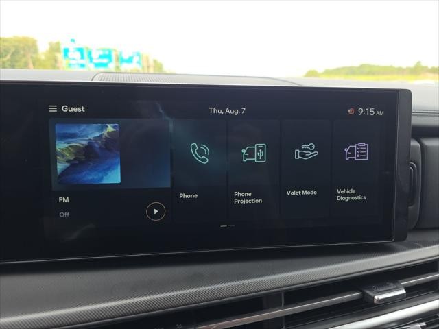 Hyundai Santa Fe Vehicle Full-screen Gallery Image 15