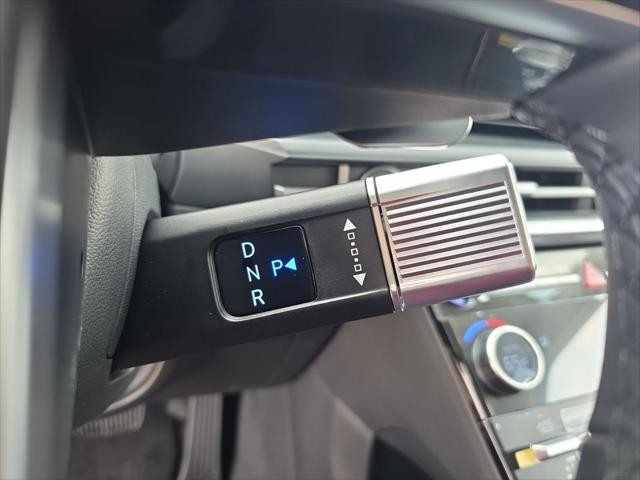 Hyundai Santa Fe Vehicle Full-screen Gallery Image 17